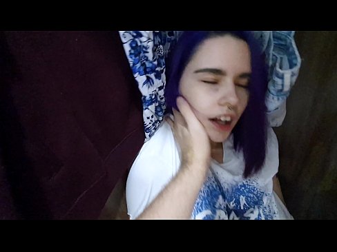 ❤️ Na maua lo'u tuafafine i totonu o le kapoti ma fesoasoani ia te ia e fa'ama i le sm.pinkporno.ru ❤